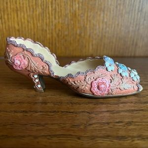 Flower Print Heel Figurine